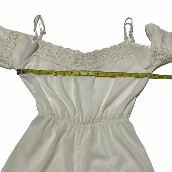 FURTADO Solid White Lace Trim Cold Shoulder Short Sleeve Mini Romper Size Small - Picture 8 of 16